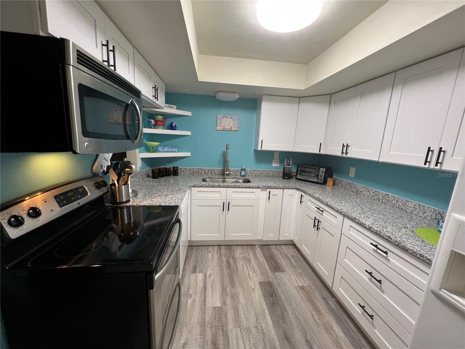 1406 N SATURN AVE — photo 11