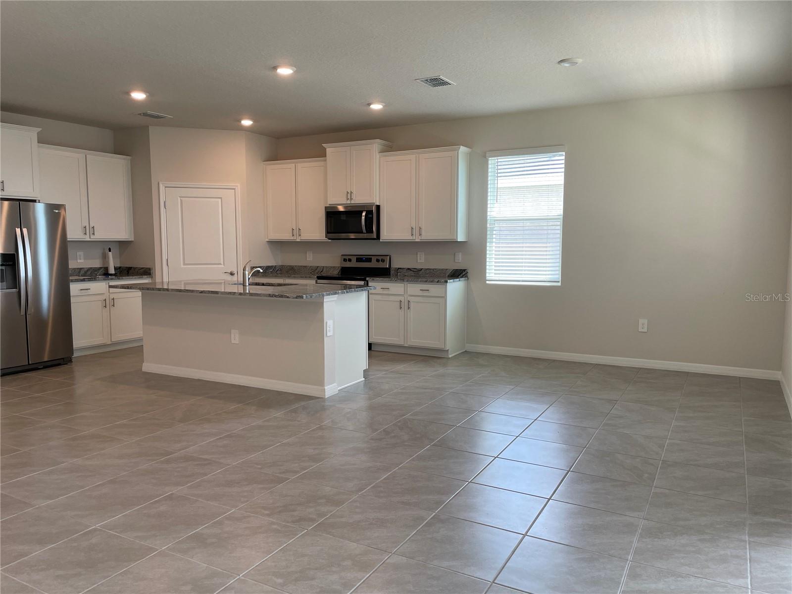 18027 PASTURELAND AVE — photo 2