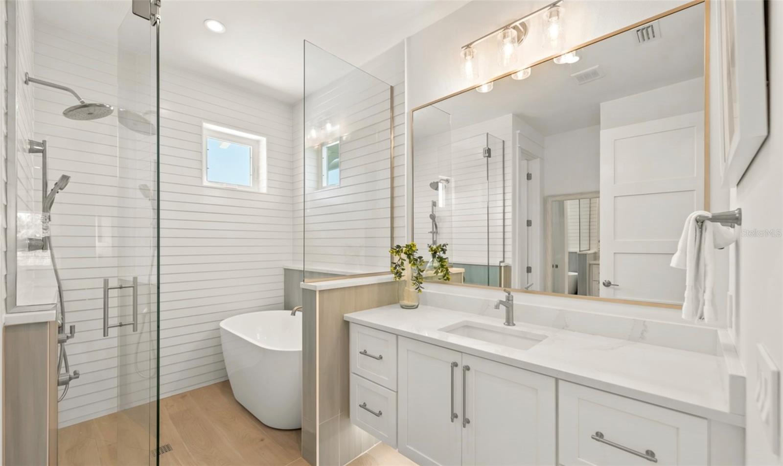 404 NORTH SHORE DR — photo 19