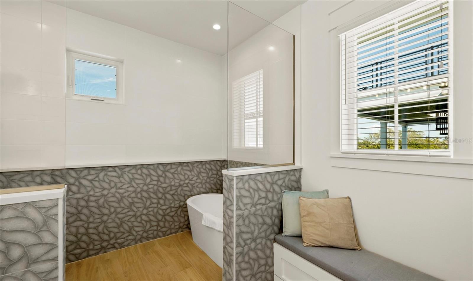 404 NORTH SHORE DR — photo 21