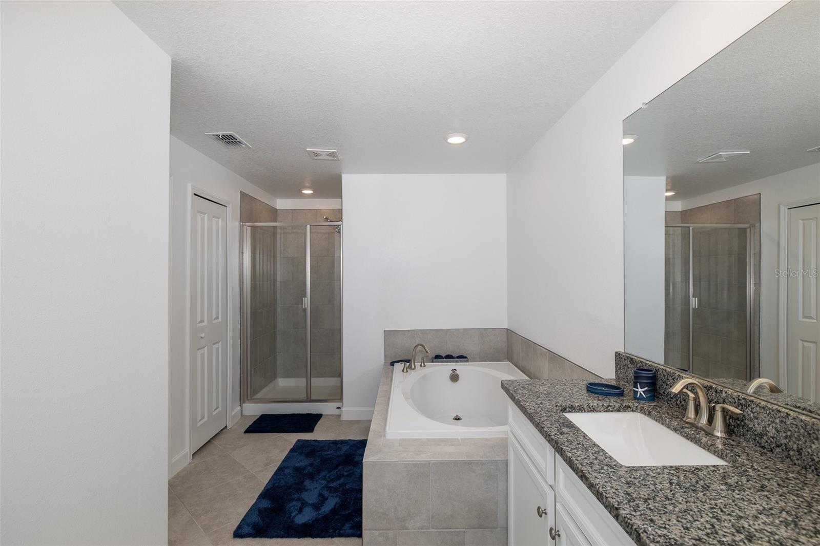 3072 HOVER HALL LN — photo 32