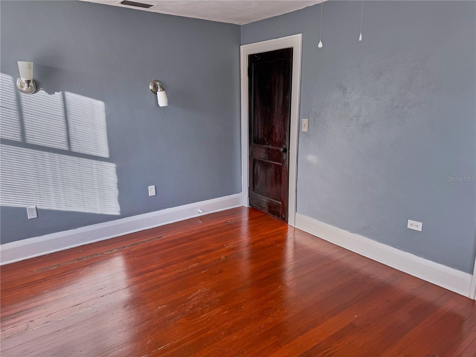 510 TIGHE AVE — photo 25