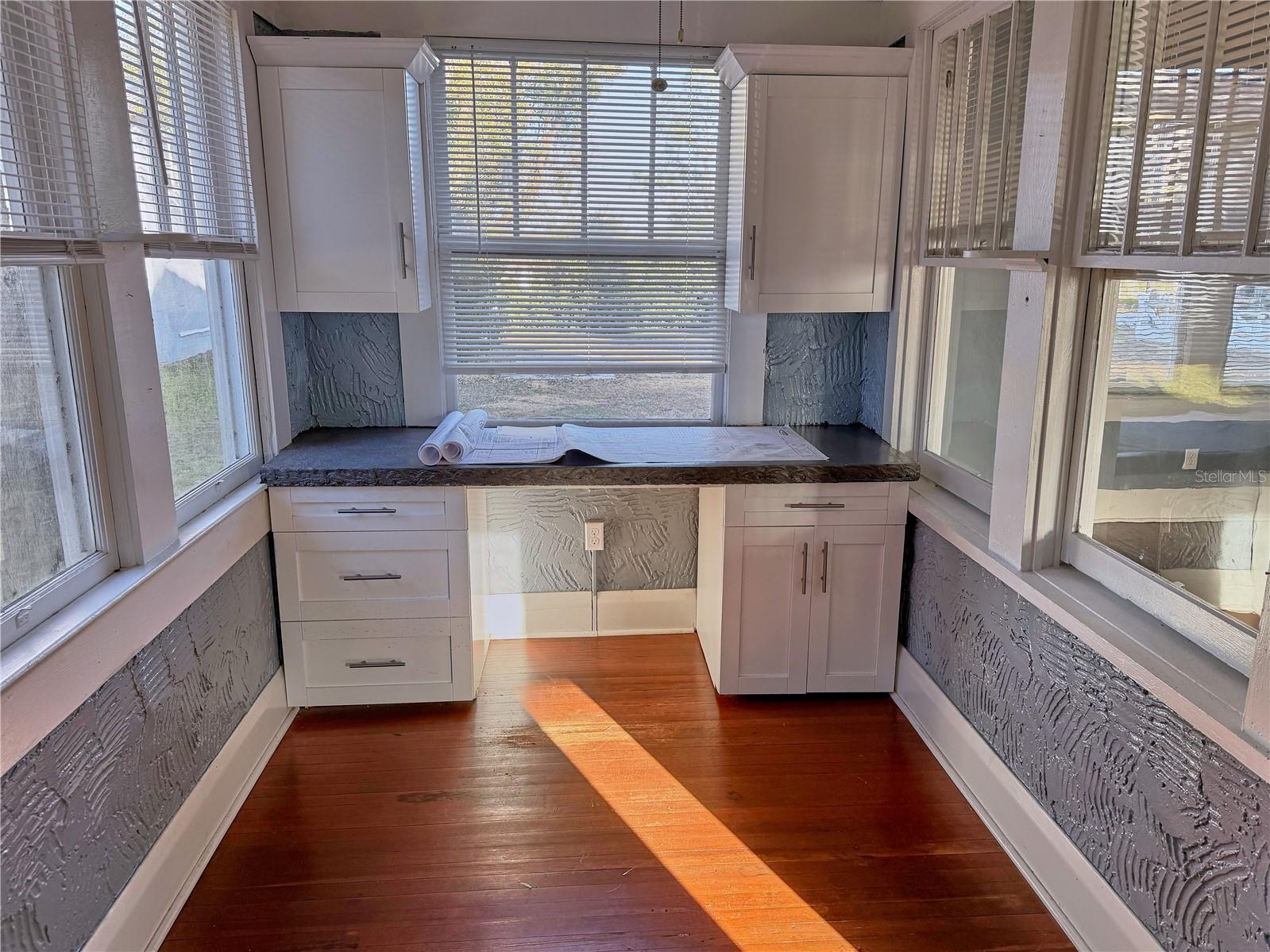 510 TIGHE AVE — photo 19