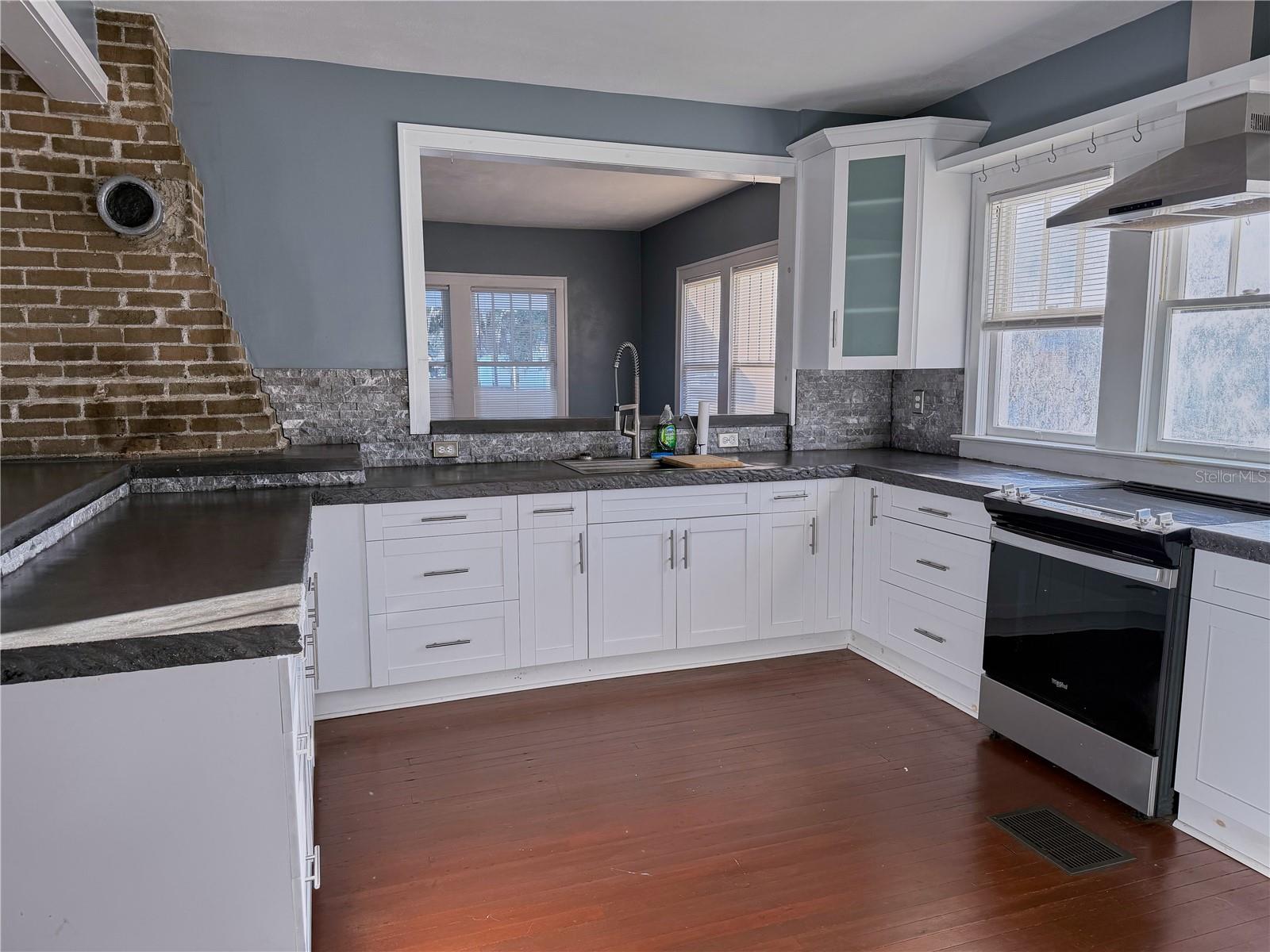 510 TIGHE AVE — photo 18