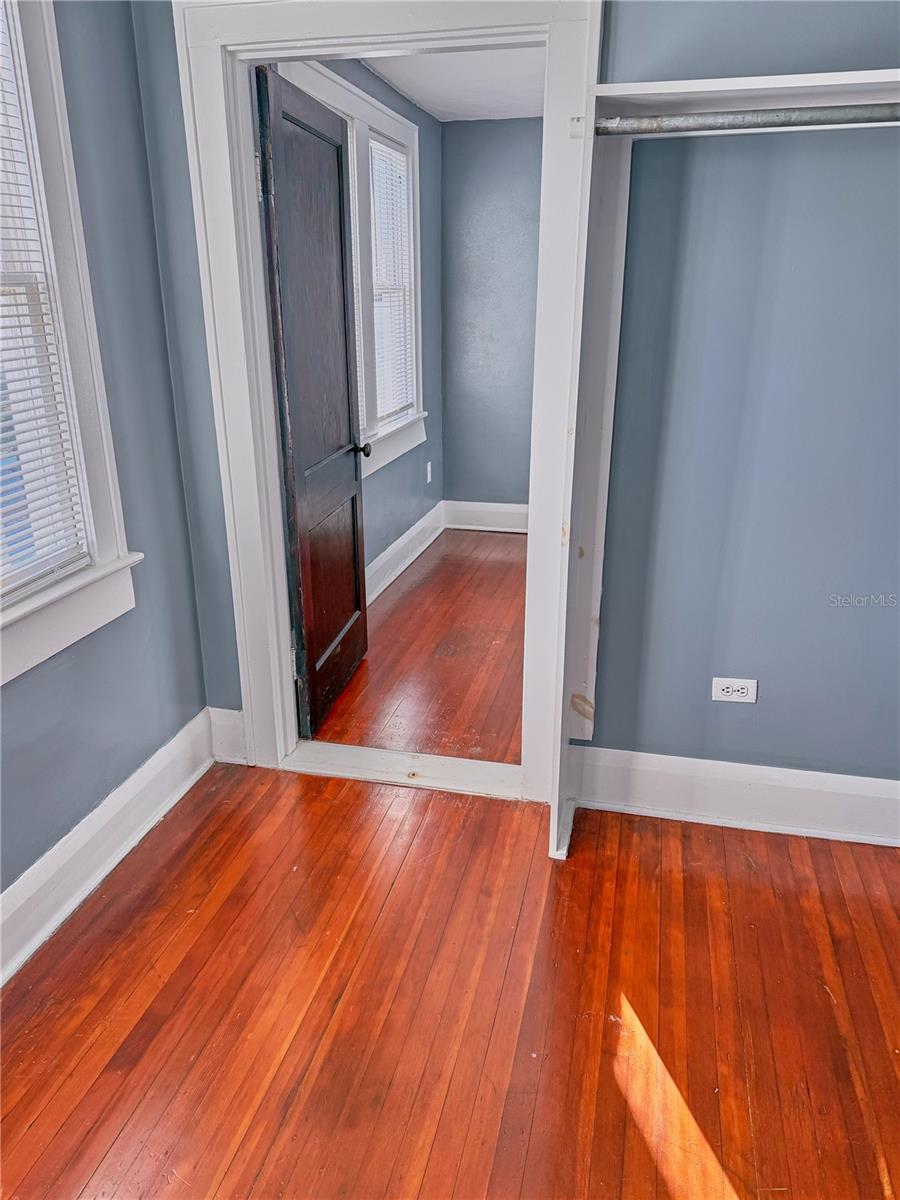 510 TIGHE AVE — photo 29