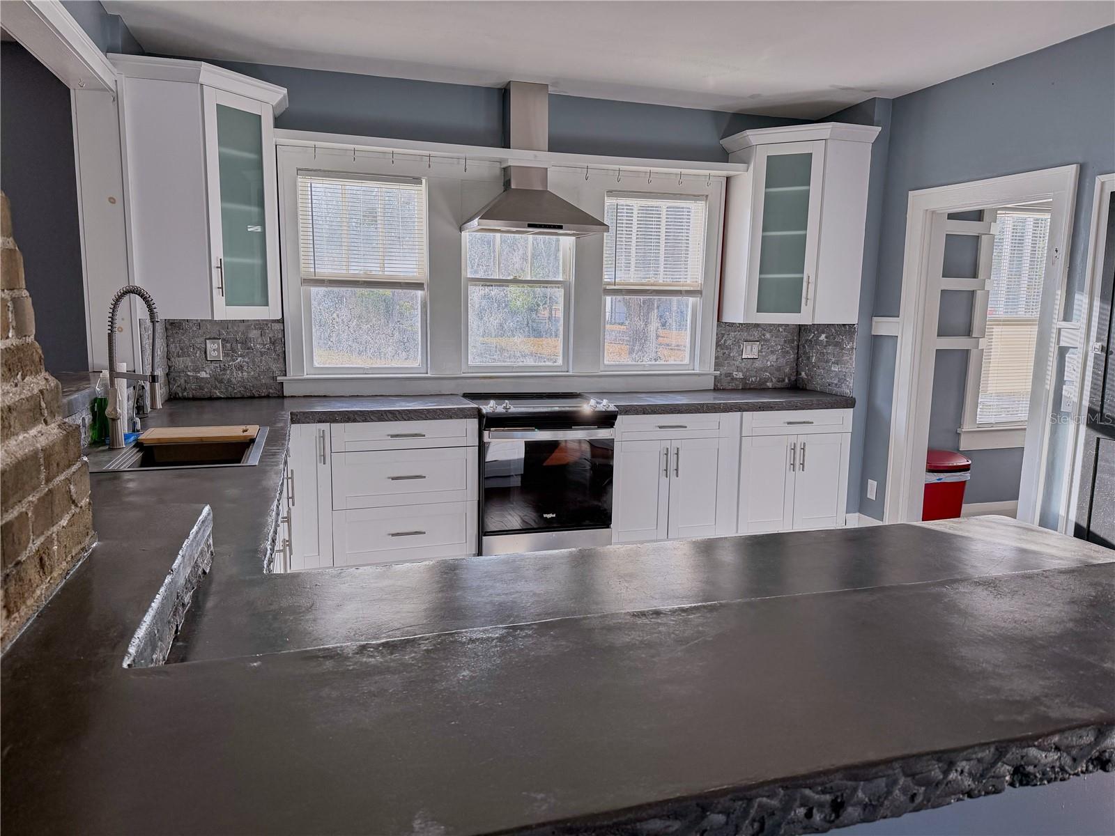 510 TIGHE AVE — photo 17