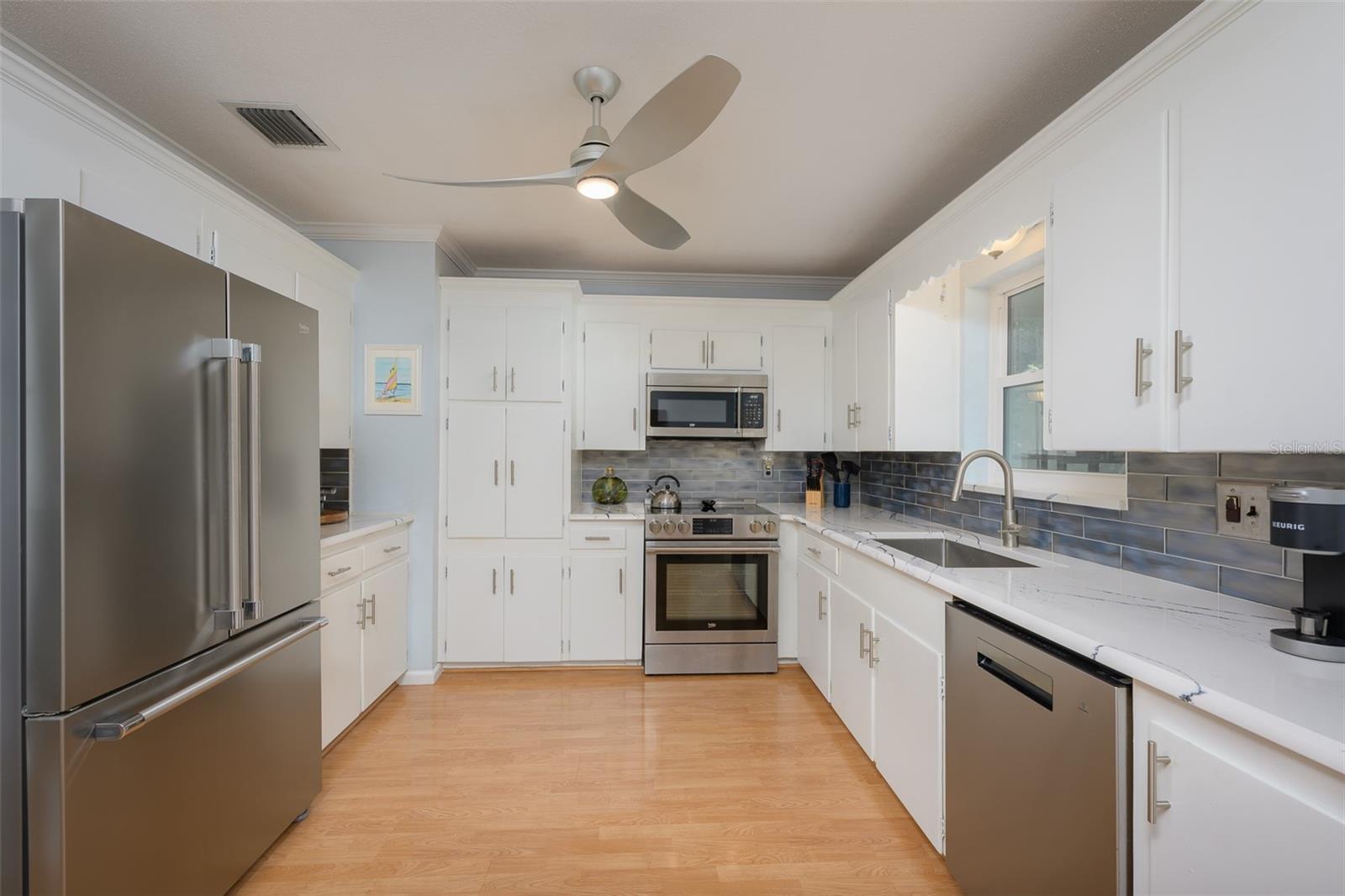 3801 HELENE ST — photo 11