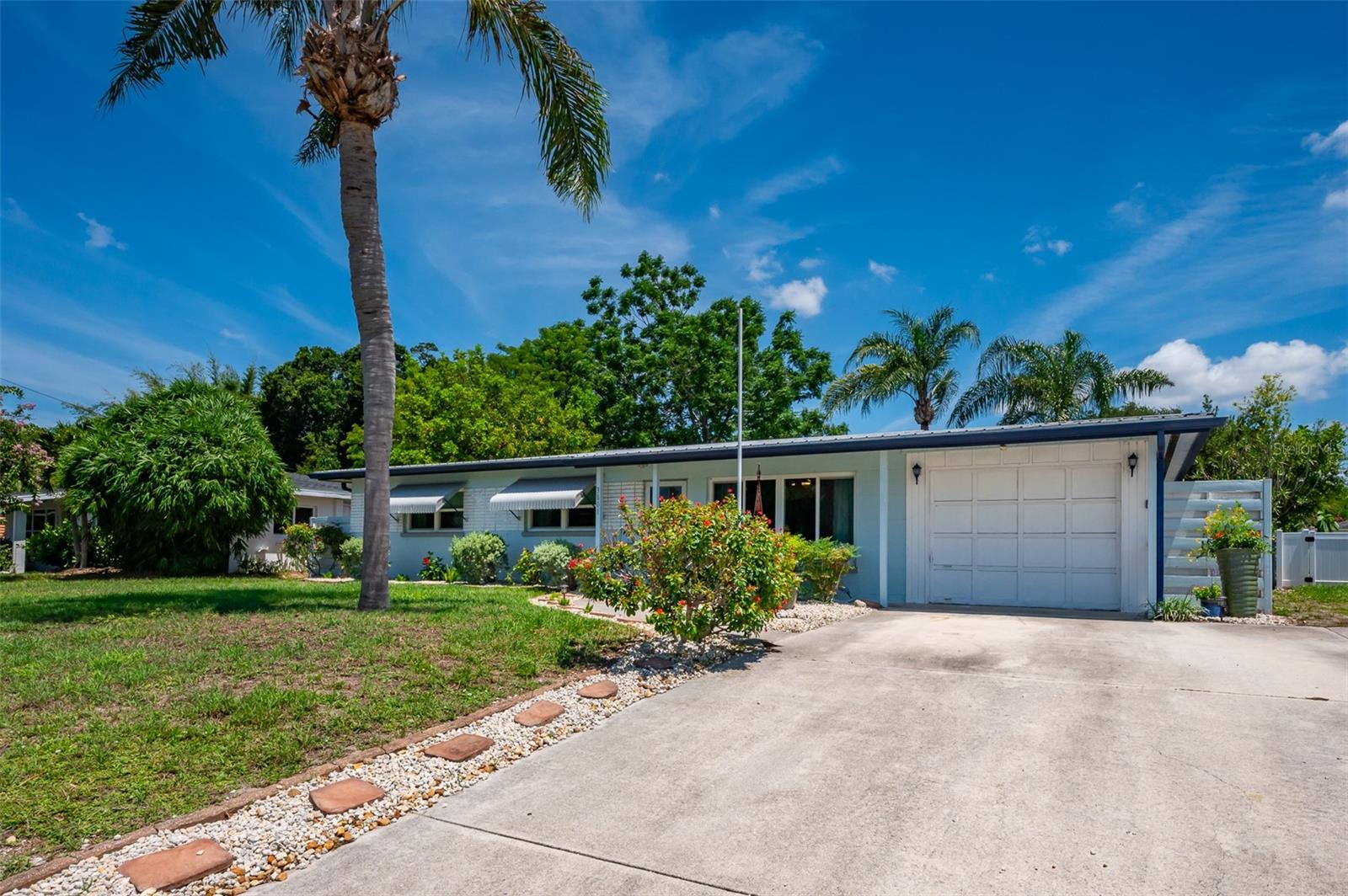 3801 HELENE ST — photo 4