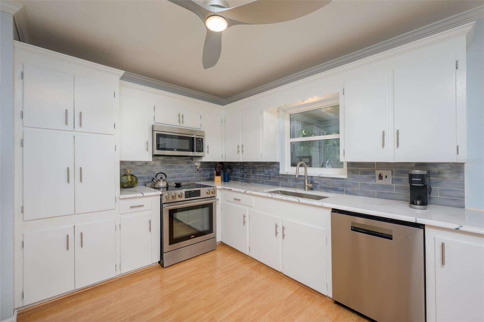 3801 HELENE ST — photo 12