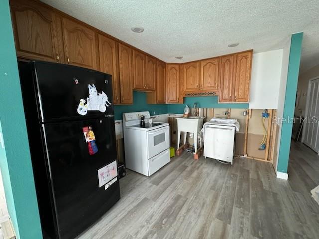 15529 REDINGTON DR — photo 2