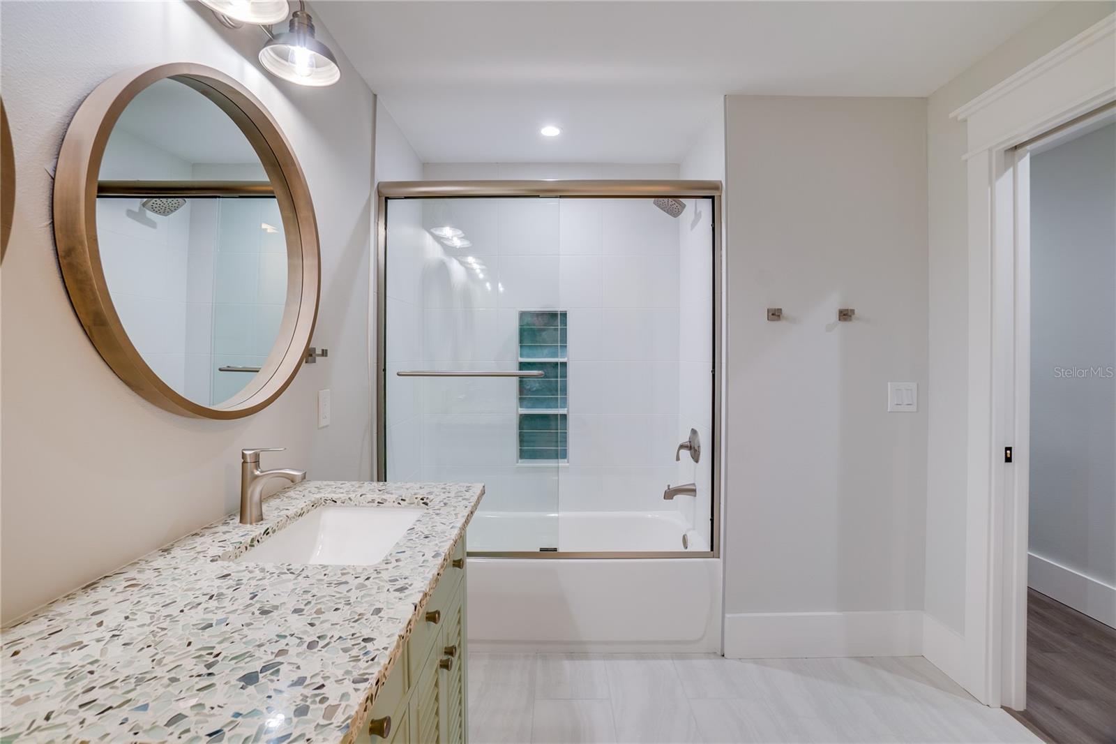 2102 AVENUE B — photo 25