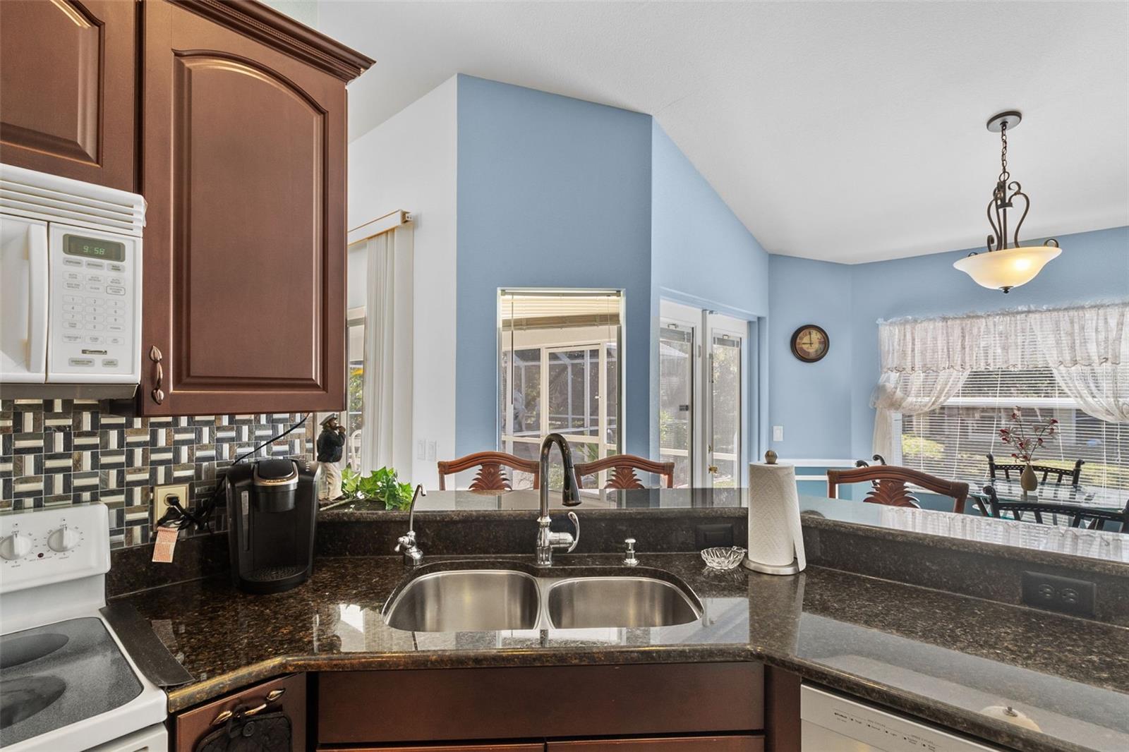 4812 KENVIL DR — photo 15