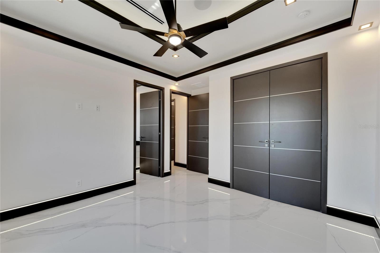 517 TREVISO DR — photo 71