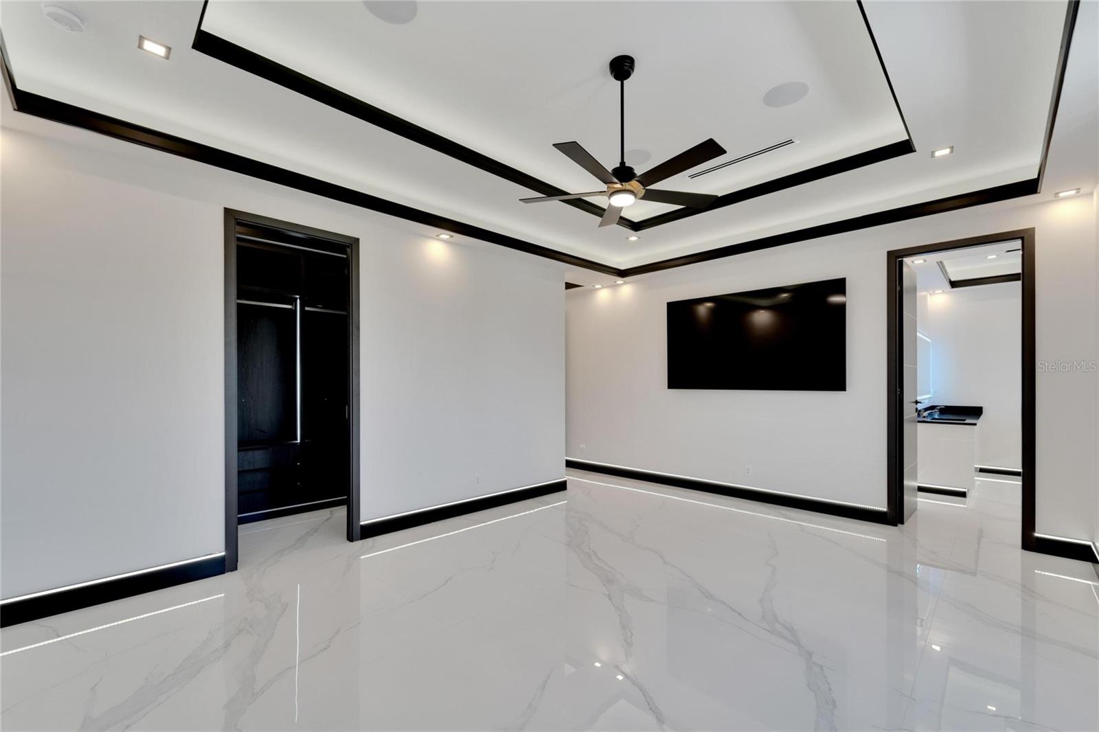 517 TREVISO DR — photo 44
