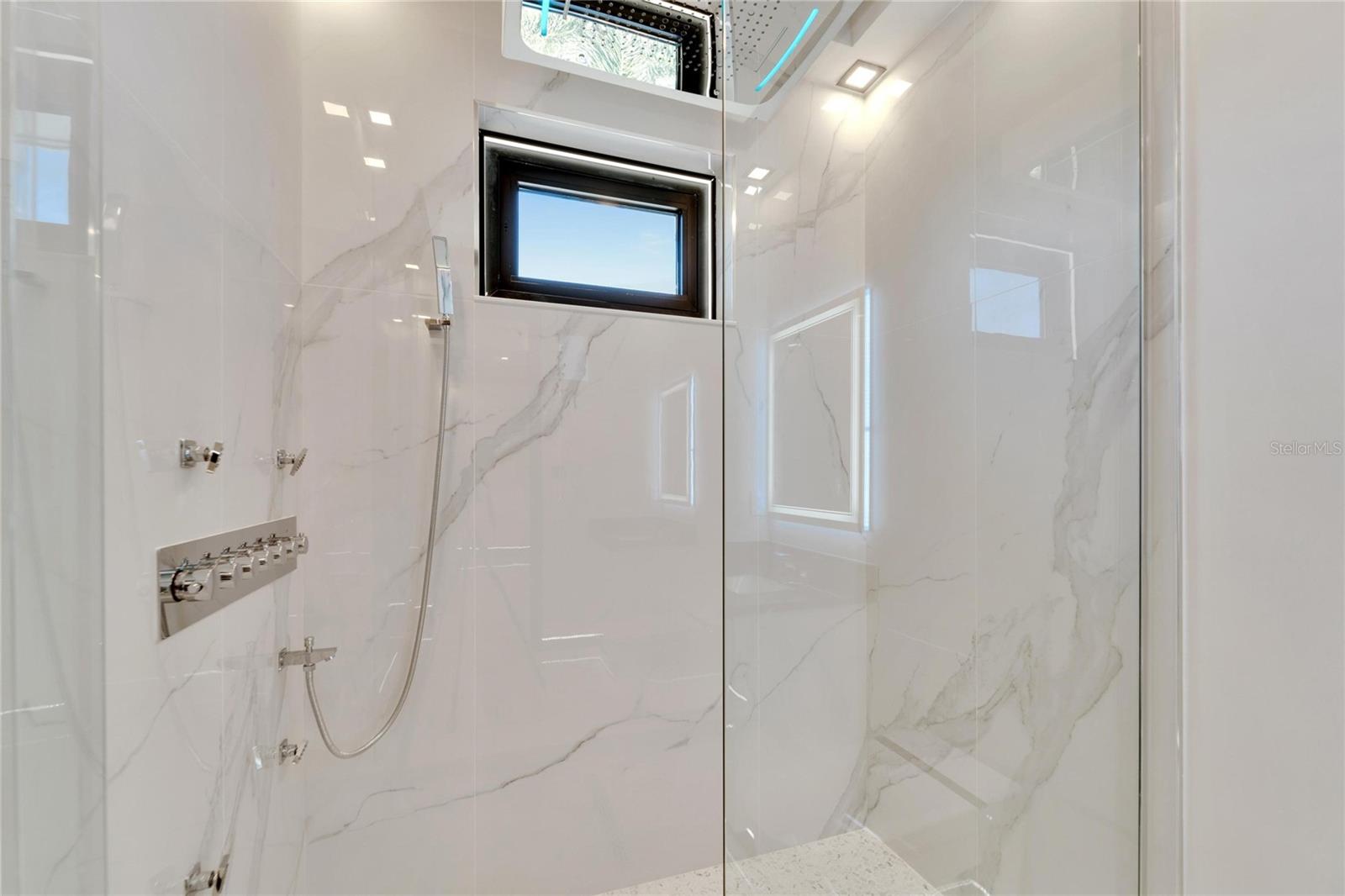 517 TREVISO DR — photo 68