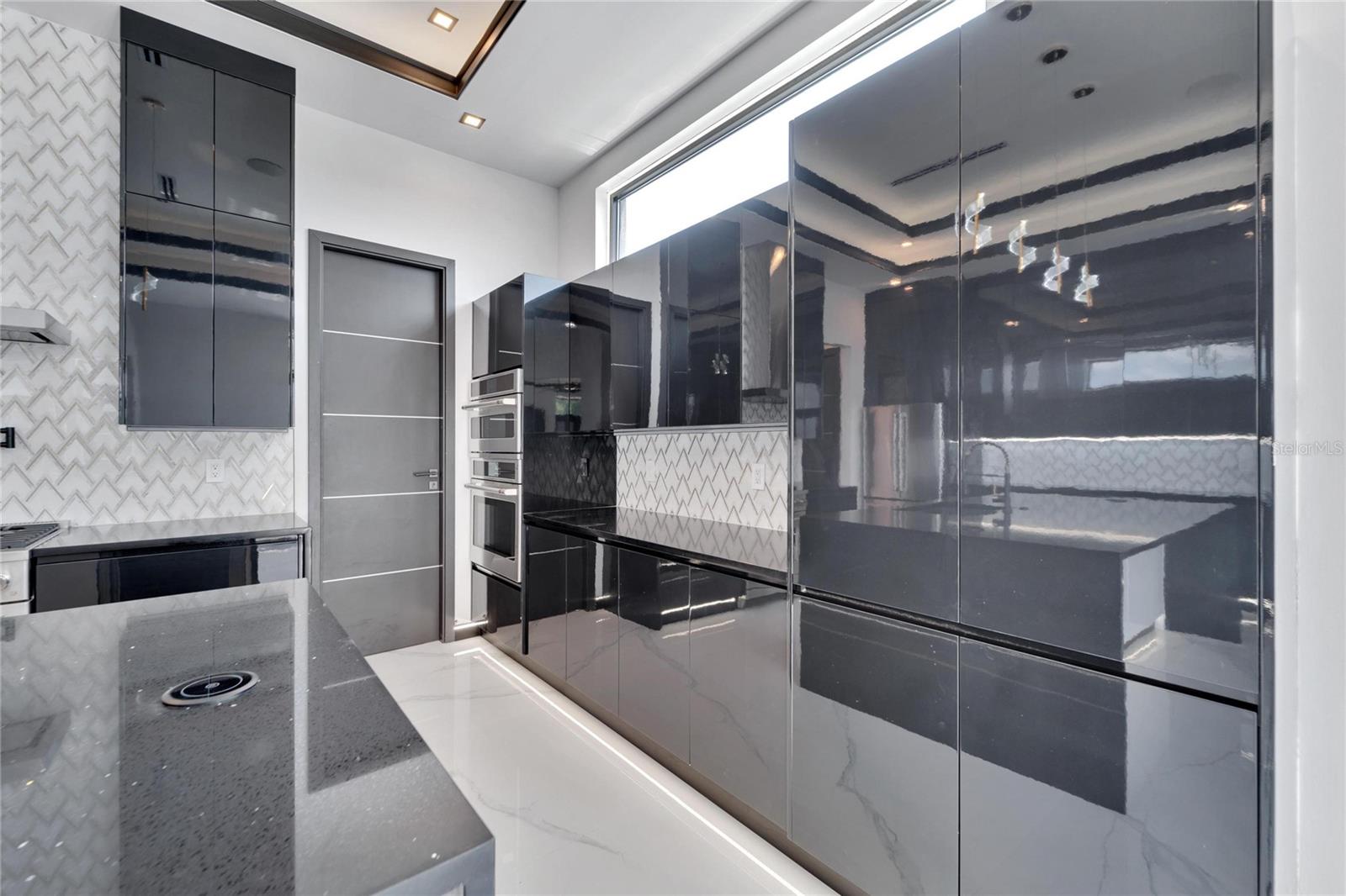 517 TREVISO DR — photo 30