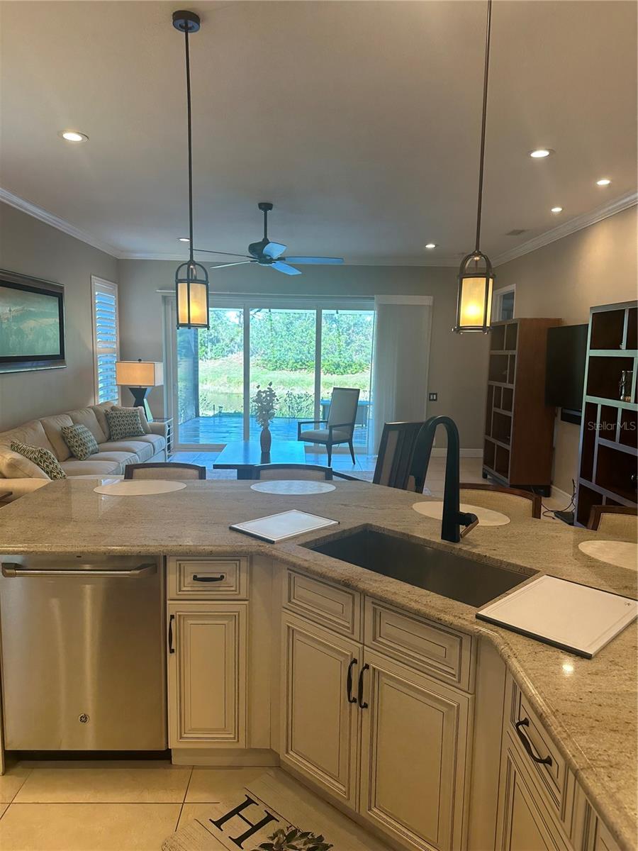 7135 KENSINGTON CT — photo 8
