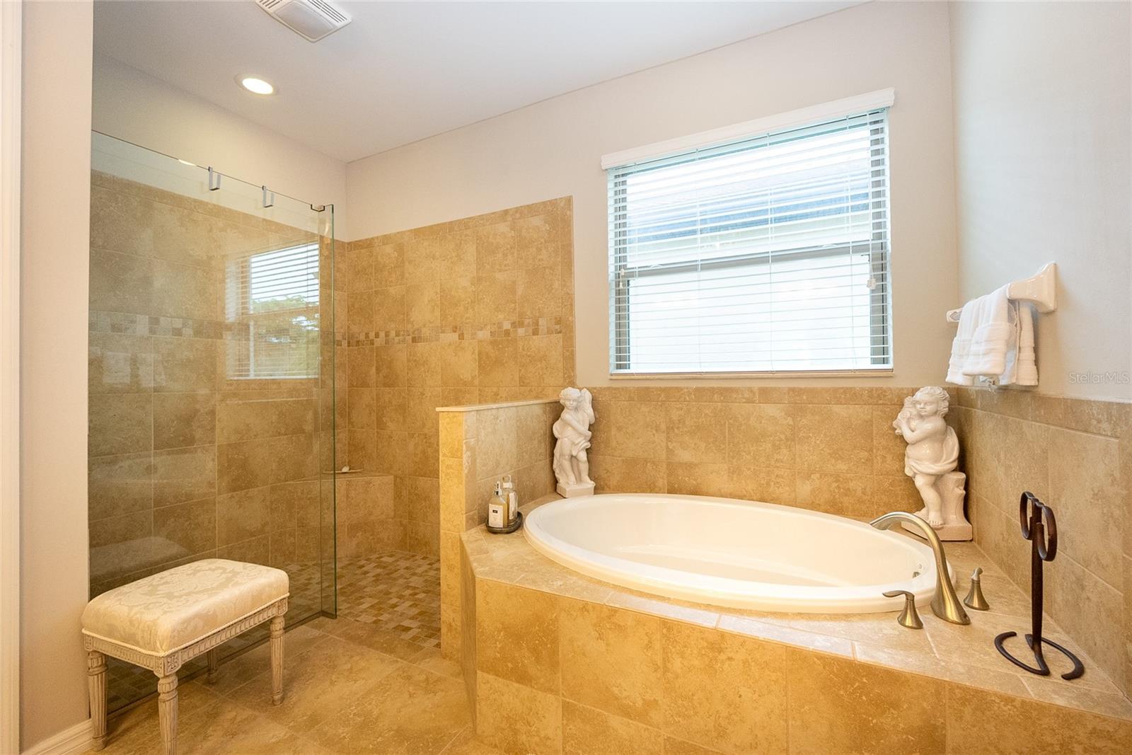 139 MARAVIYA BLVD — photo 15