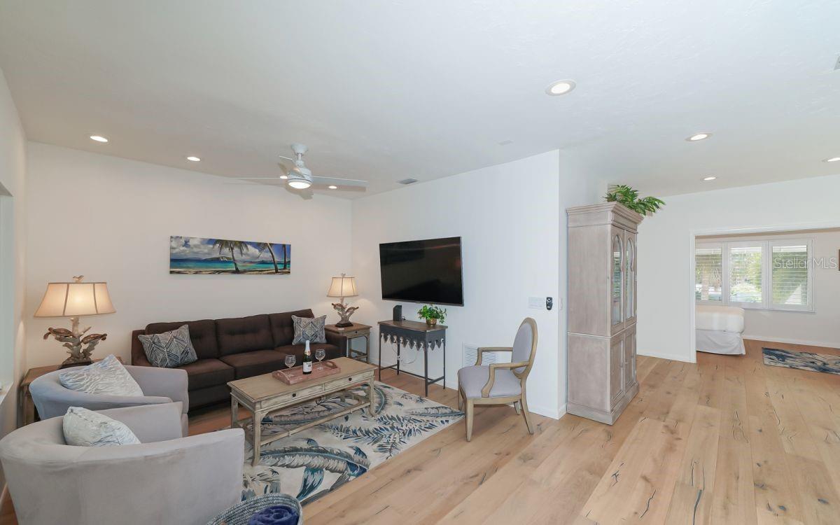 228 VAN BUREN DR — photo 15