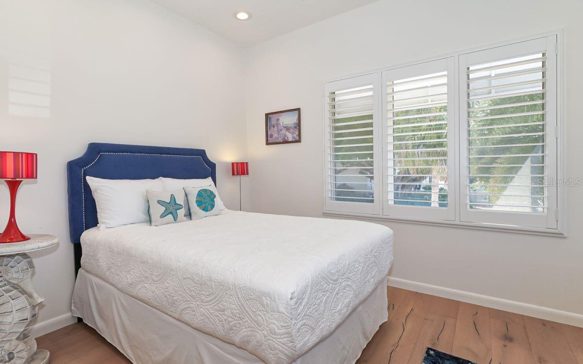 228 VAN BUREN DR — photo 11