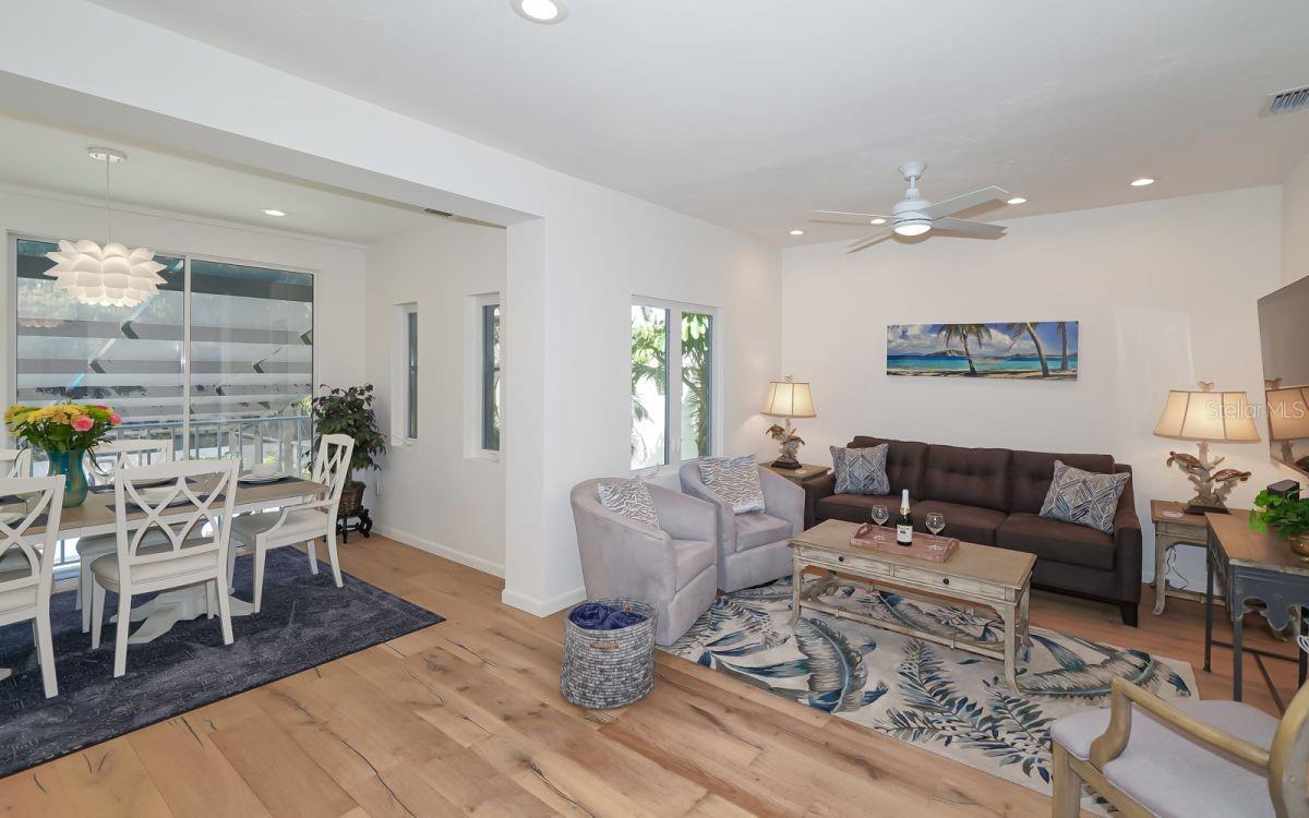 228 VAN BUREN DR — photo 2