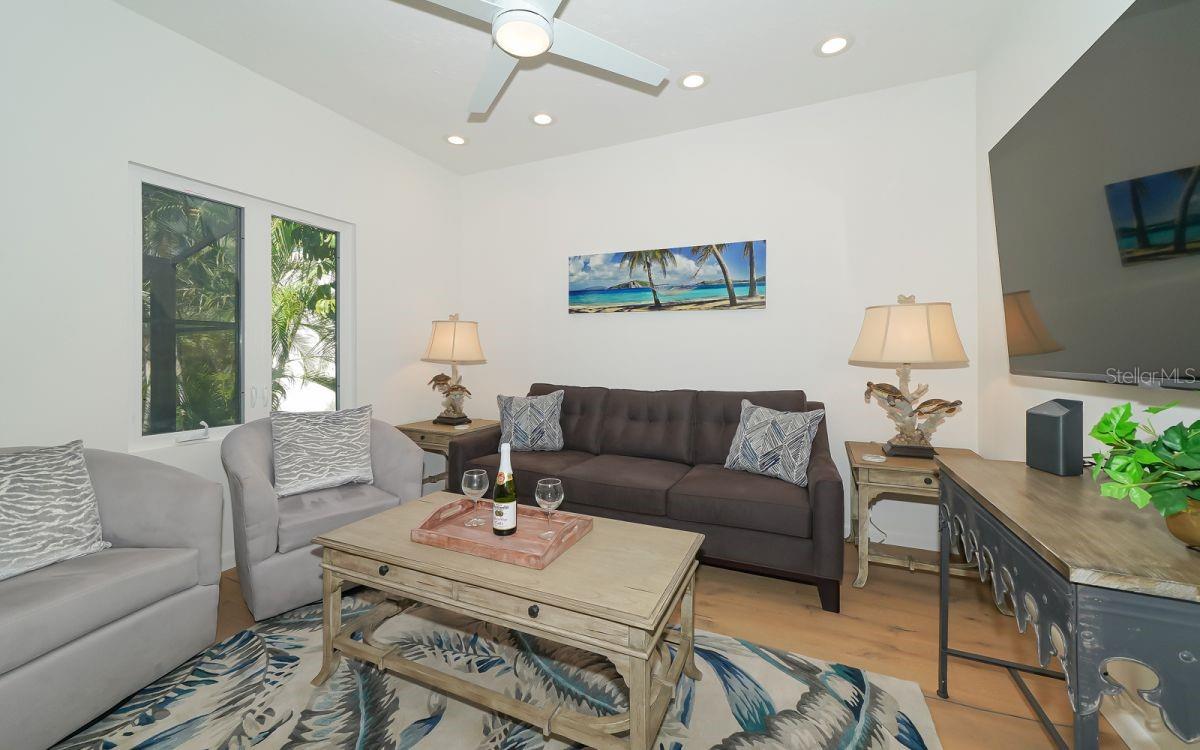 228 VAN BUREN DR — photo 16