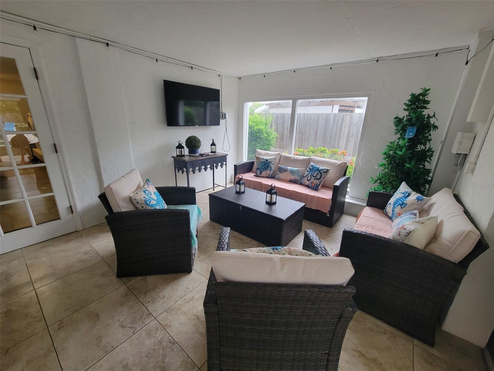 228 VAN BUREN DR — photo 33