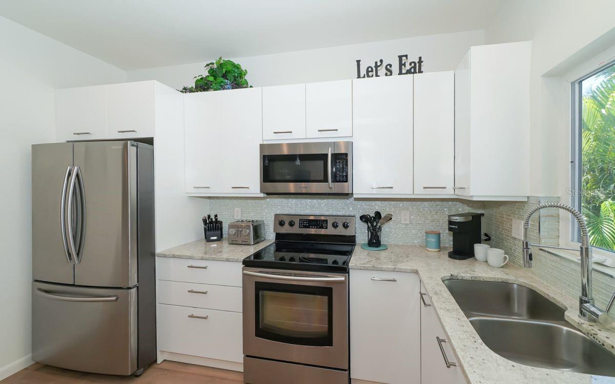 228 VAN BUREN DR — photo 19