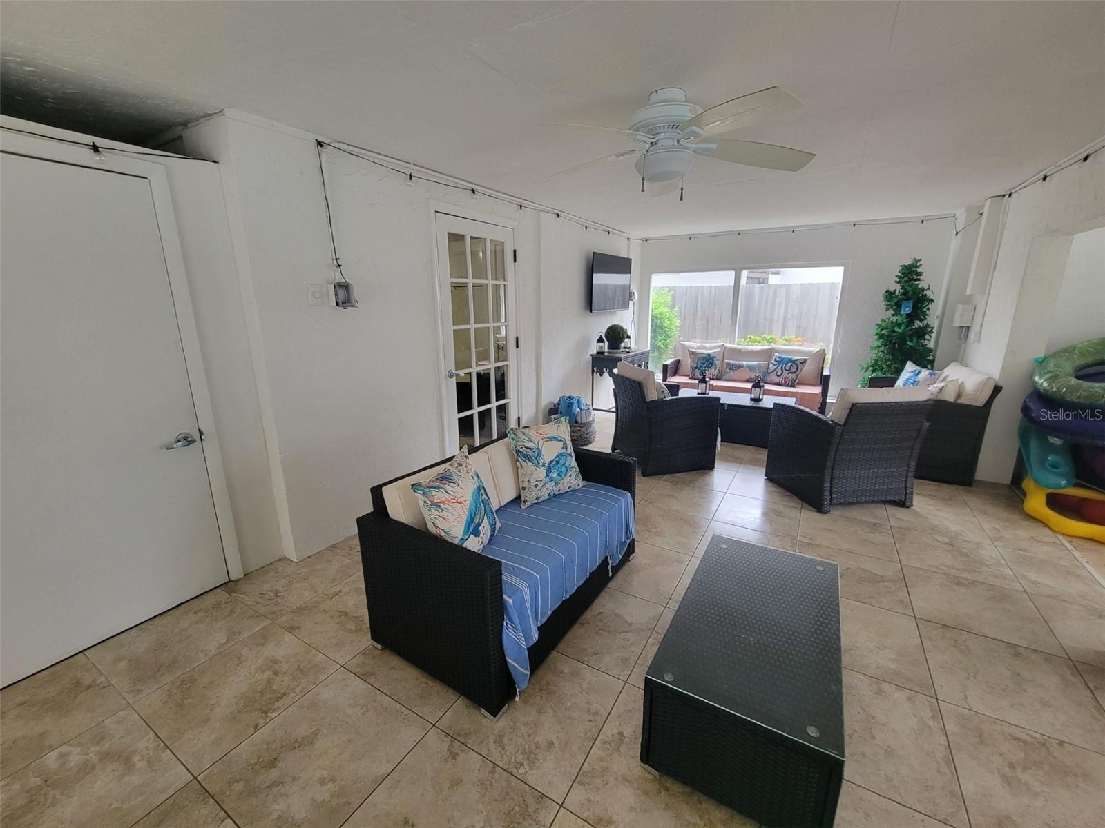 228 VAN BUREN DR — photo 34
