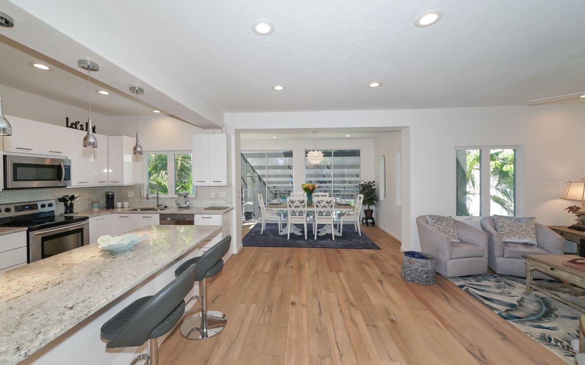 228 VAN BUREN DR — photo 17