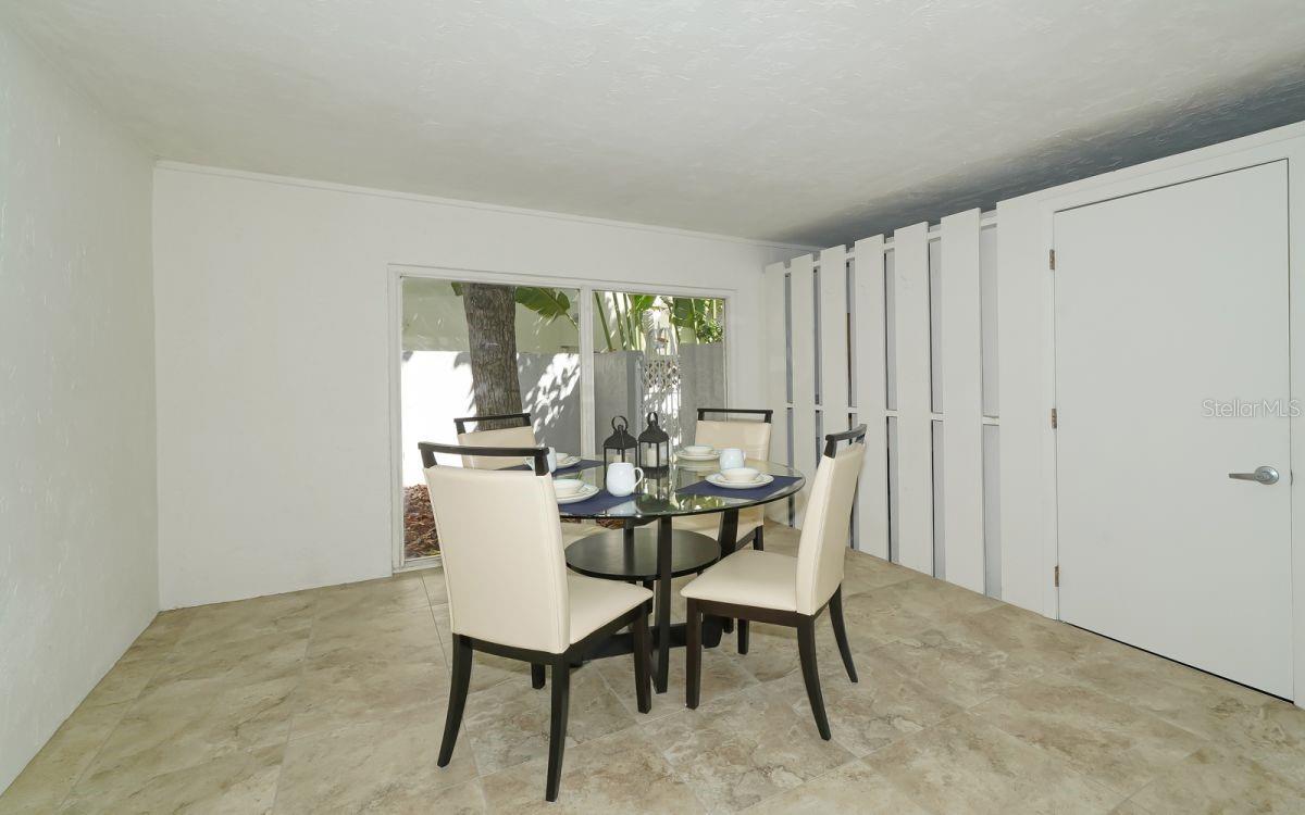 228 VAN BUREN DR — photo 36