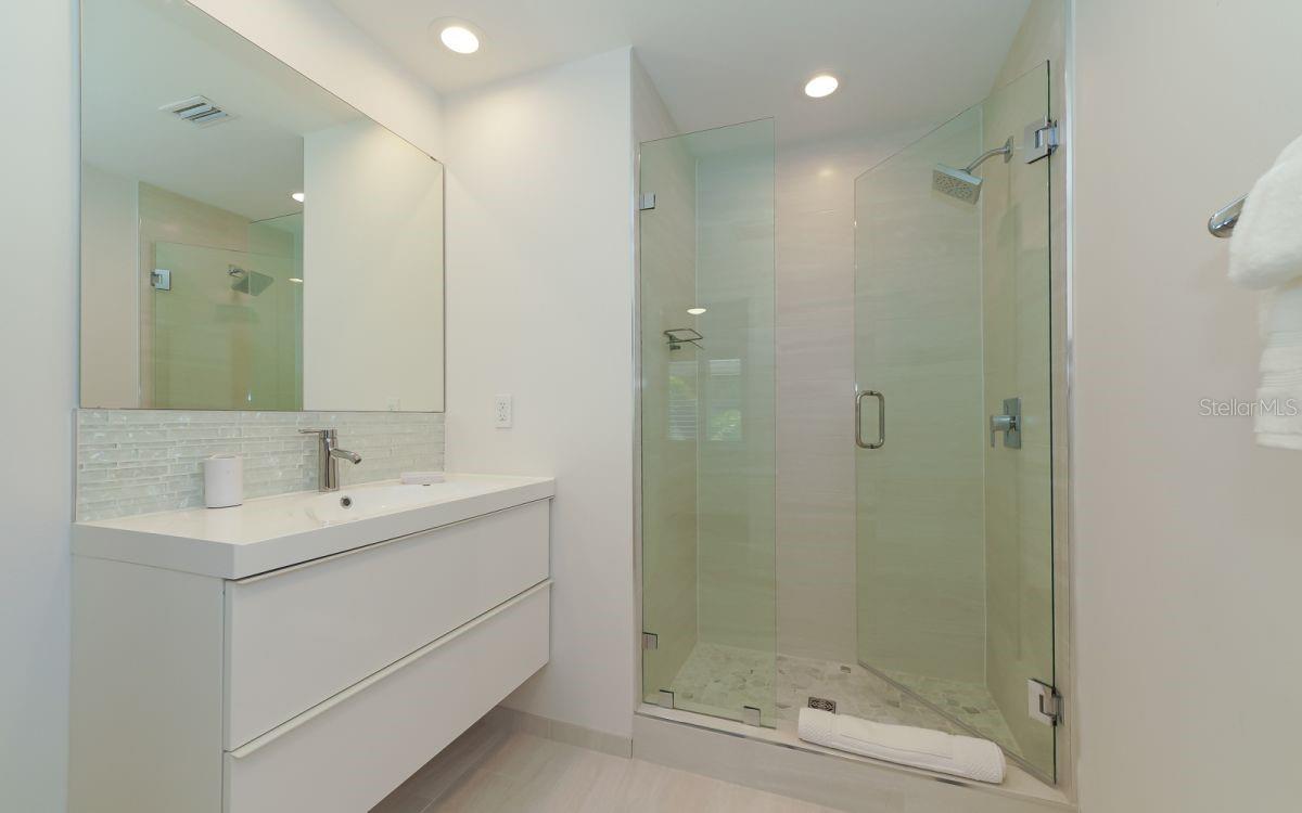 228 VAN BUREN DR — photo 13