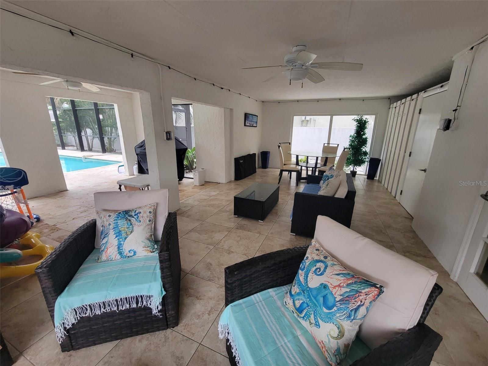 228 VAN BUREN DR — photo 32