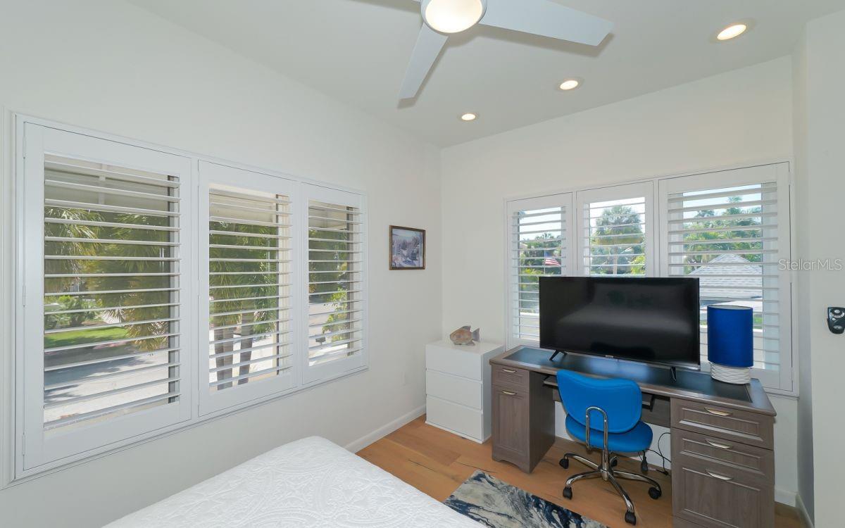 228 VAN BUREN DR — photo 27