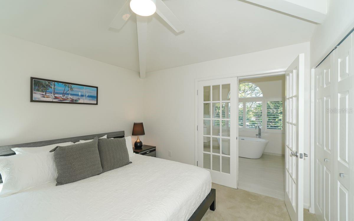 228 VAN BUREN DR — photo 24