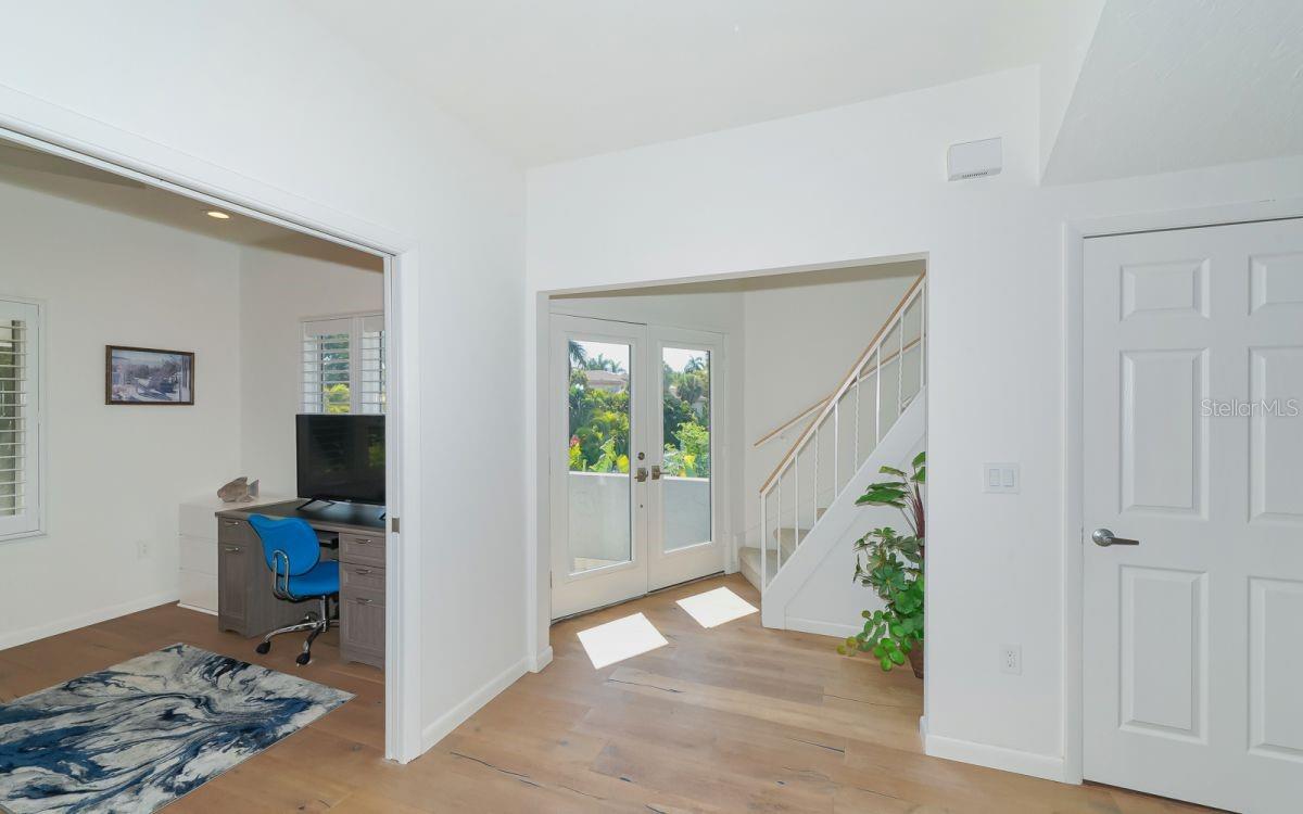 228 VAN BUREN DR — photo 14