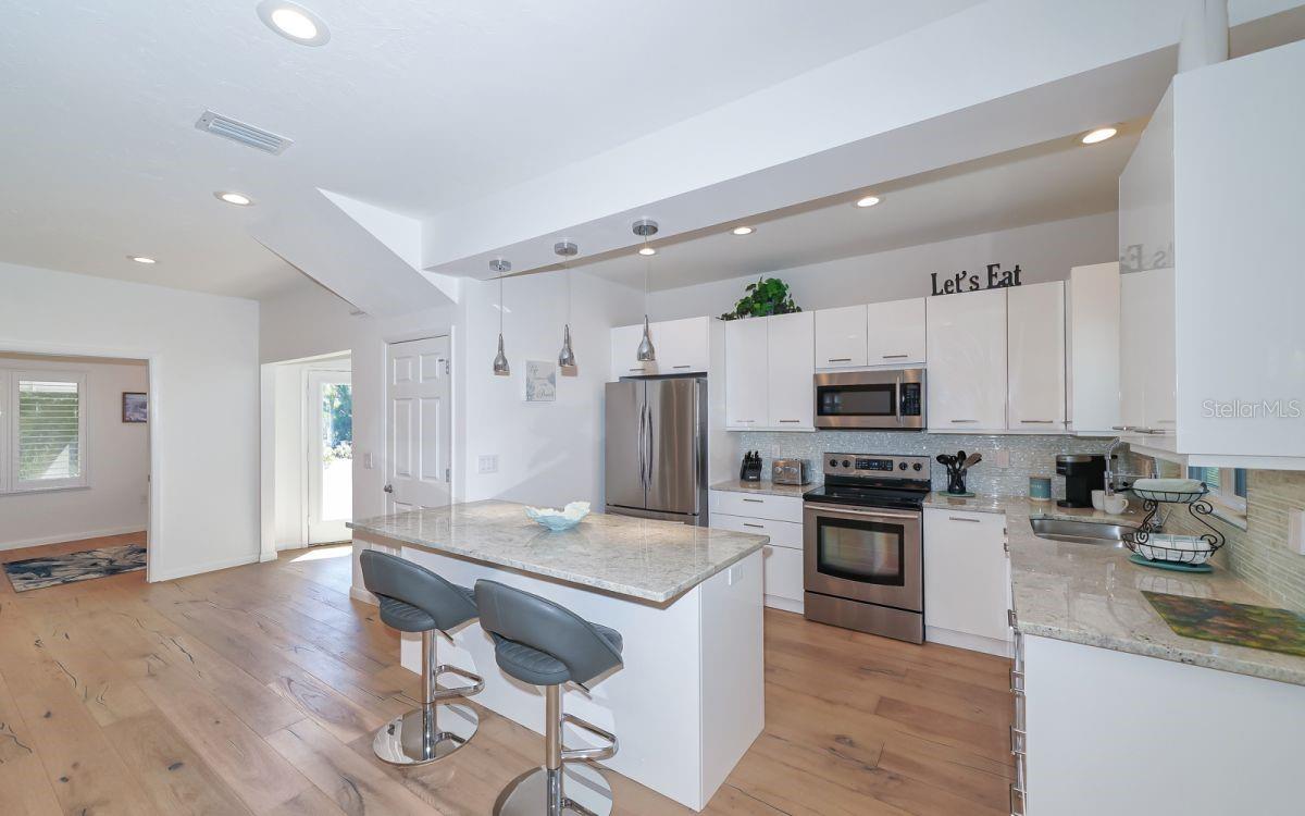 228 VAN BUREN DR — photo 3