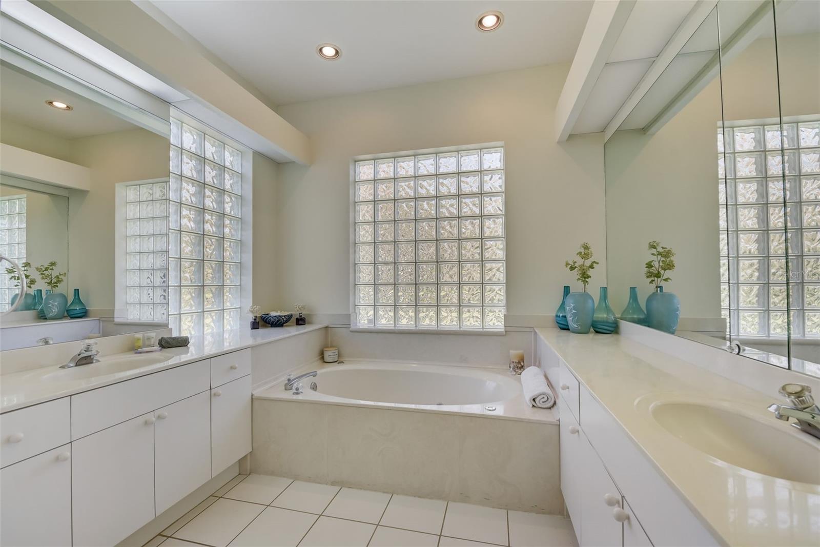4653 HADFIELD DR — photo 9