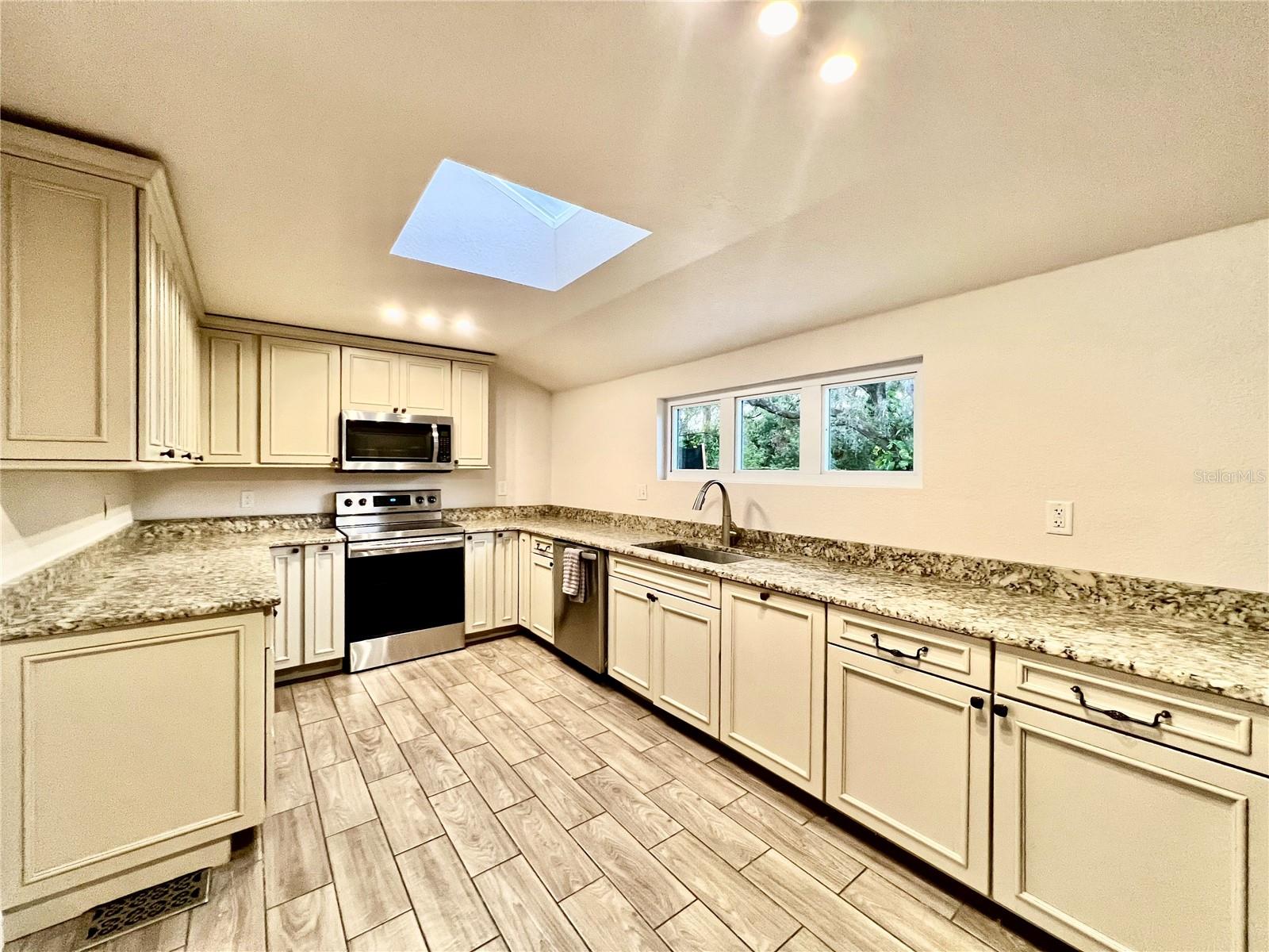 1109 BELCHER RD — photo 31