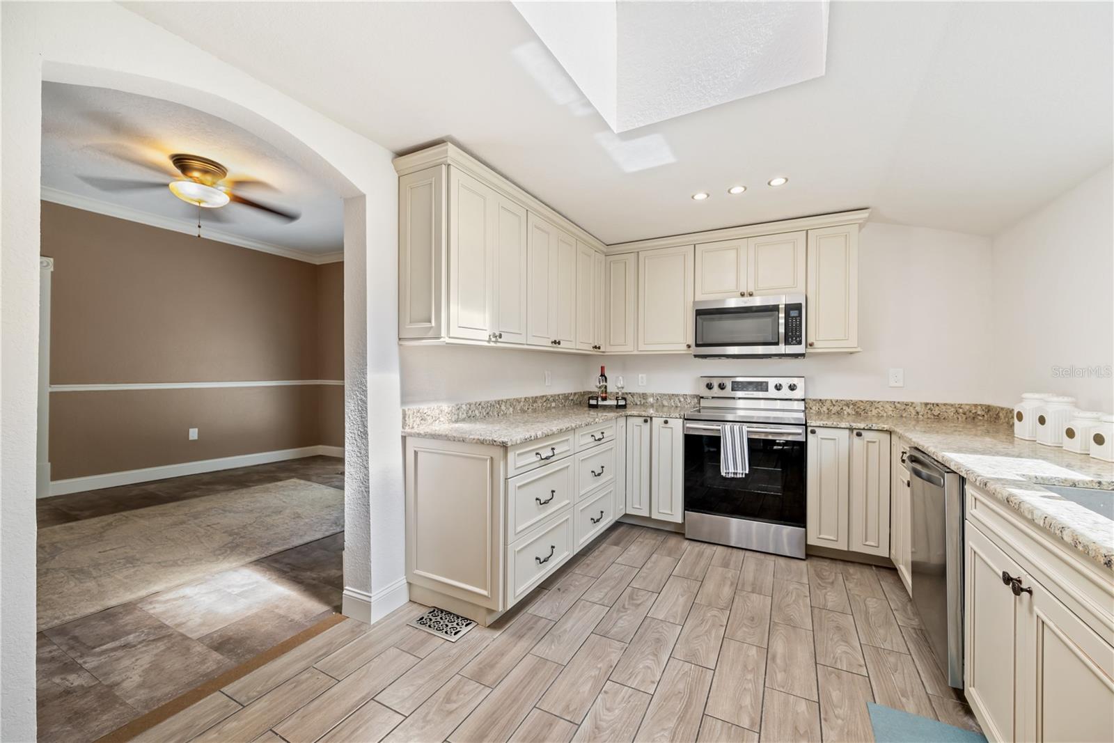 1109 BELCHER RD — photo 30
