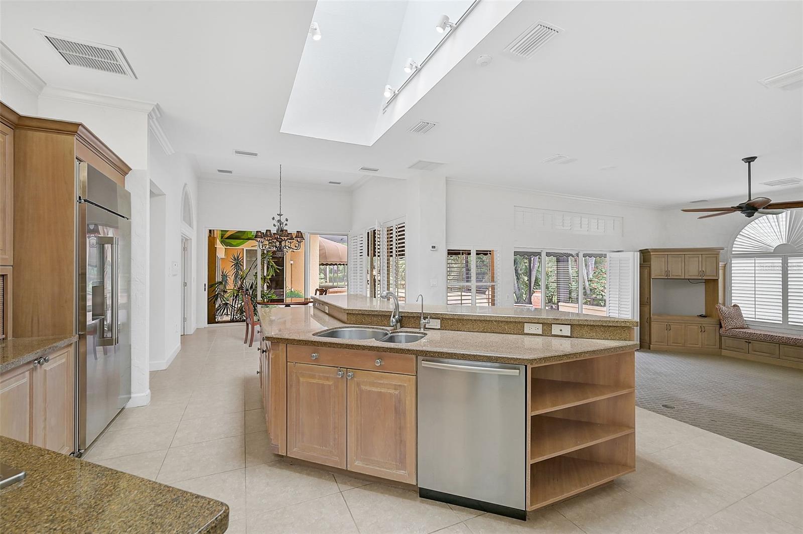 909 MACEWEN DR — photo 15