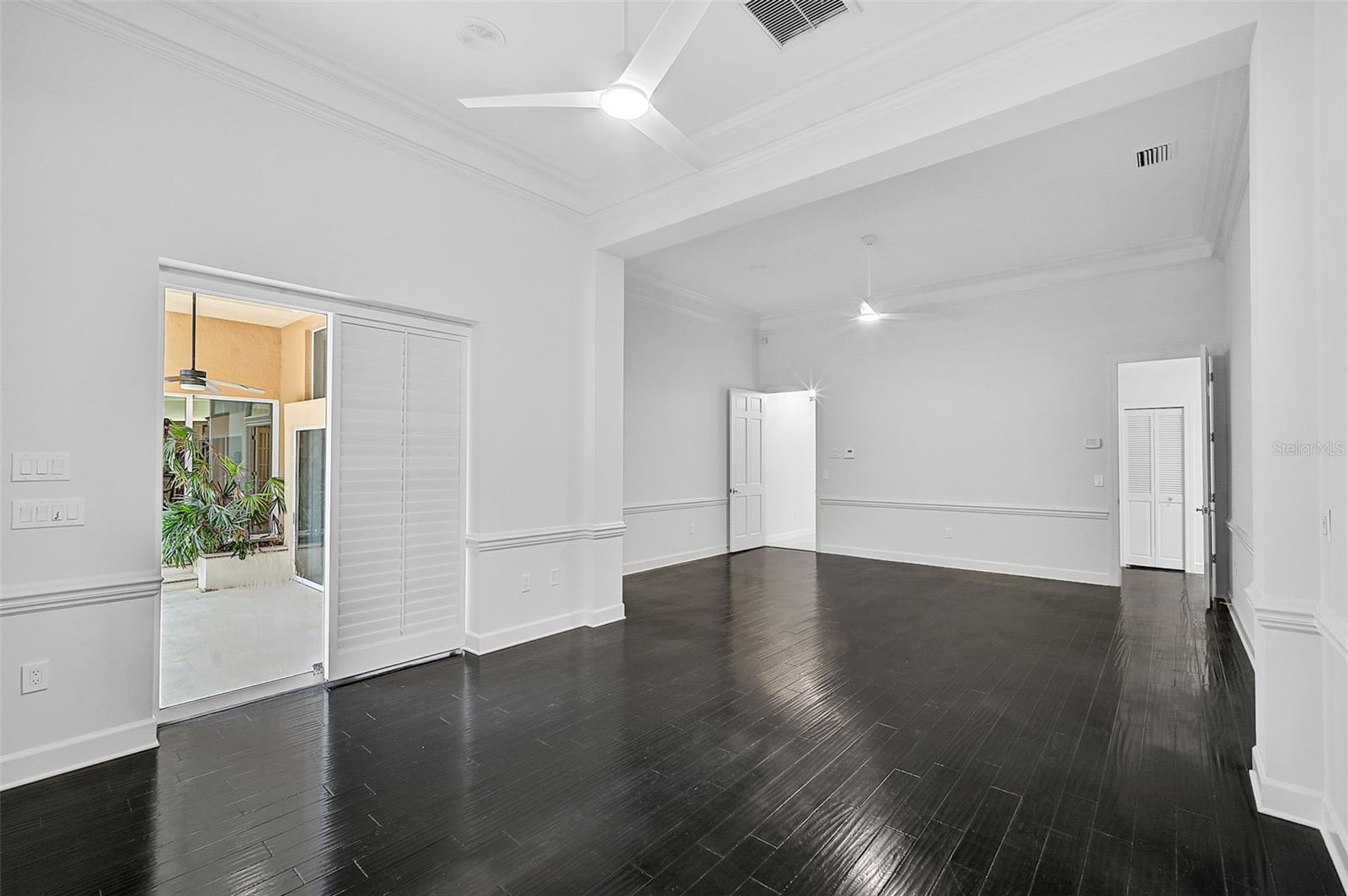 909 MACEWEN DR — photo 25