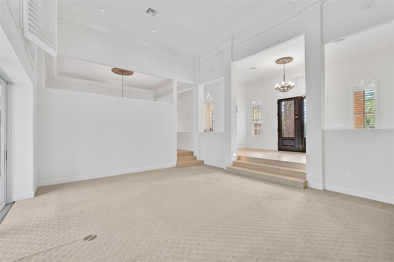 909 MACEWEN DR — photo 7