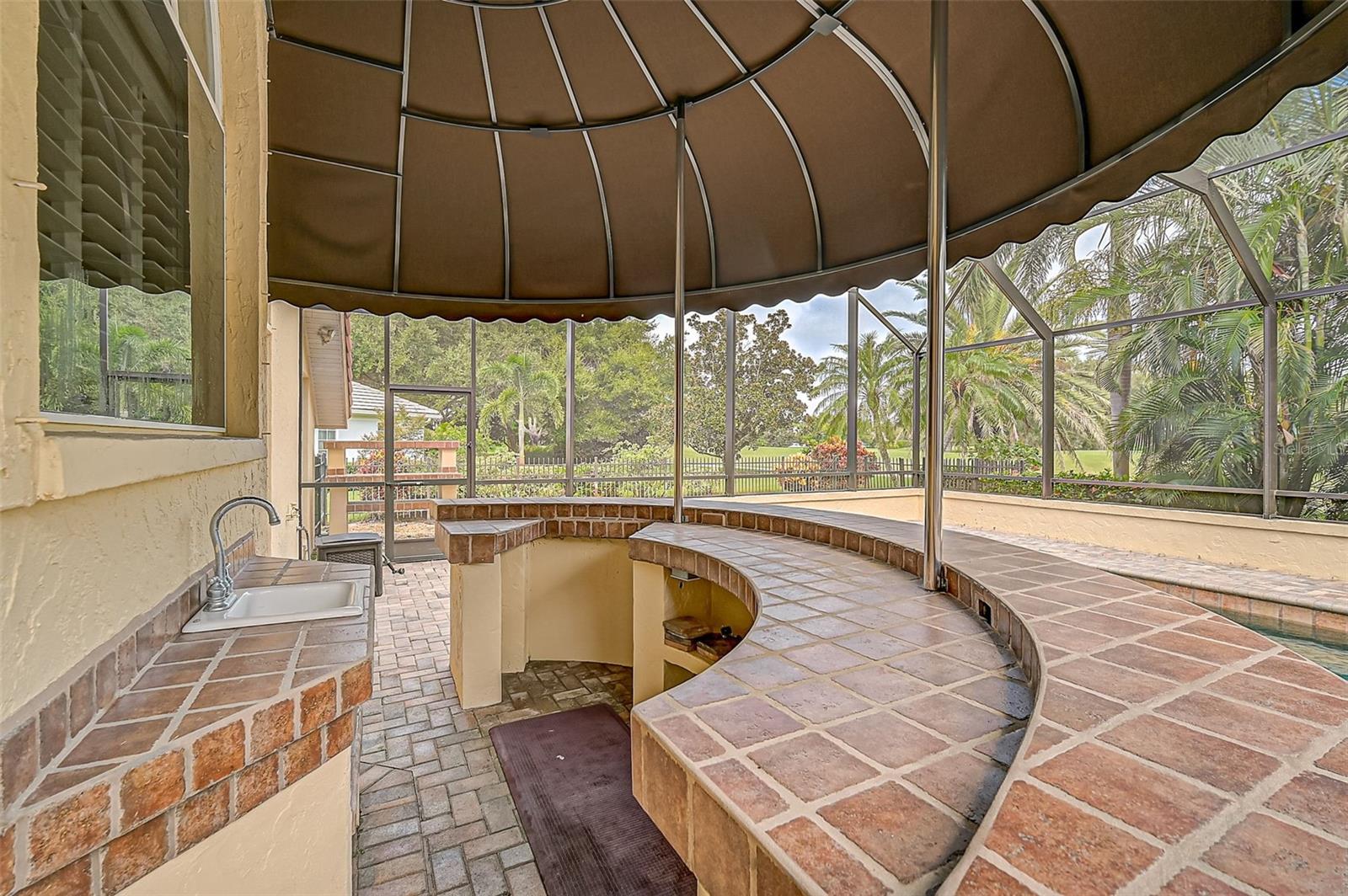 909 MACEWEN DR — photo 43