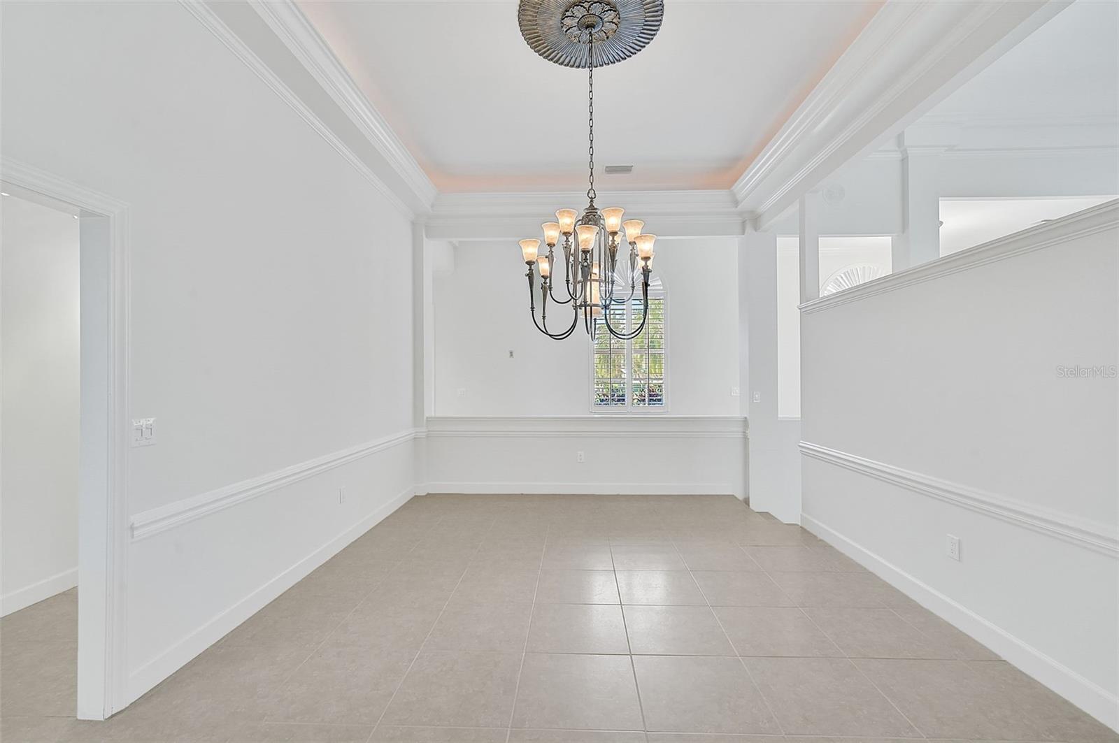 909 MACEWEN DR — photo 10