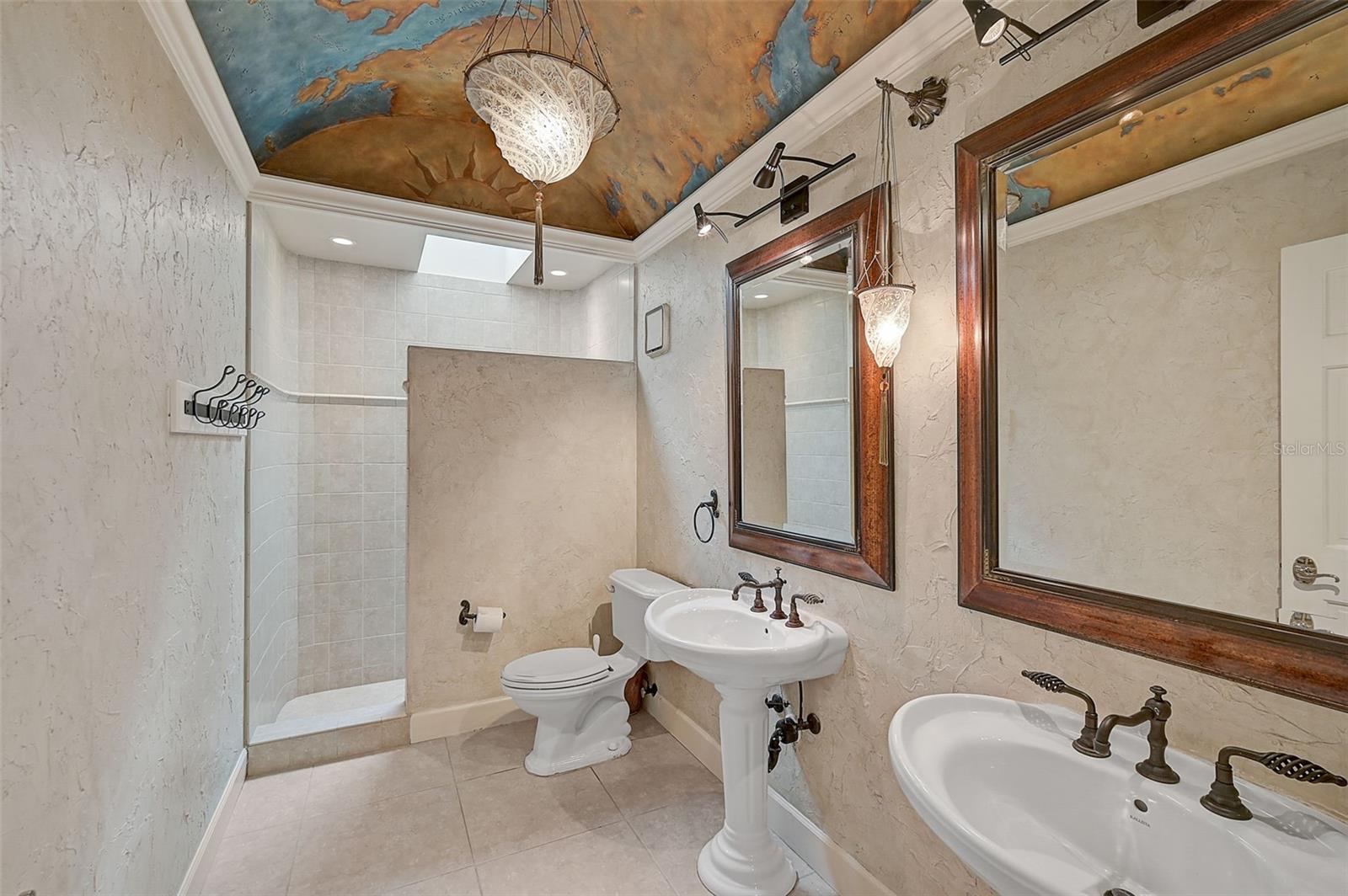909 MACEWEN DR — photo 32