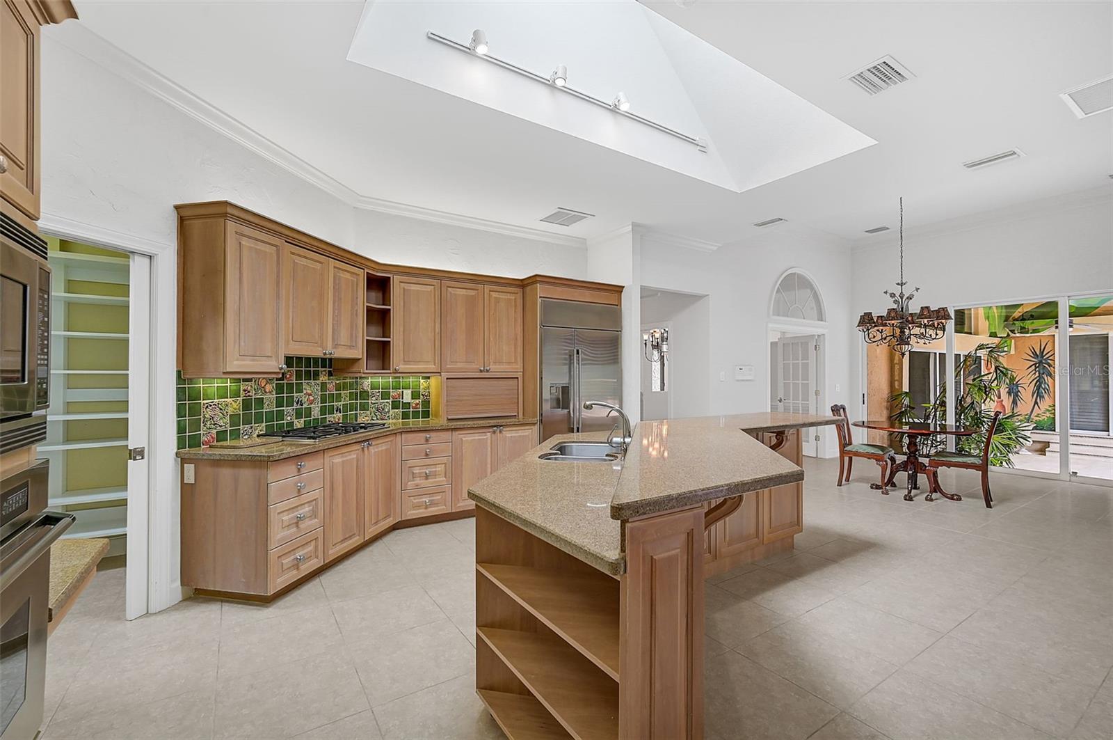 909 MACEWEN DR — photo 13
