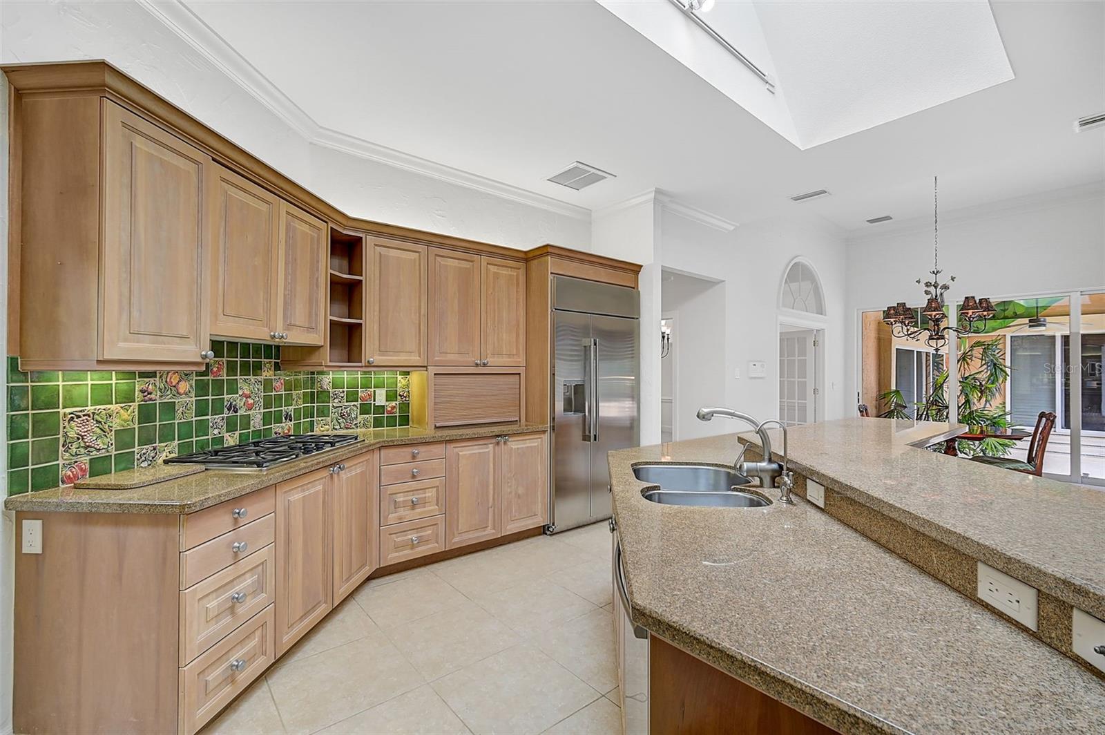 909 MACEWEN DR — photo 14