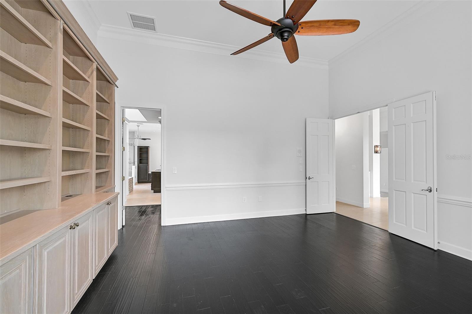 909 MACEWEN DR — photo 23