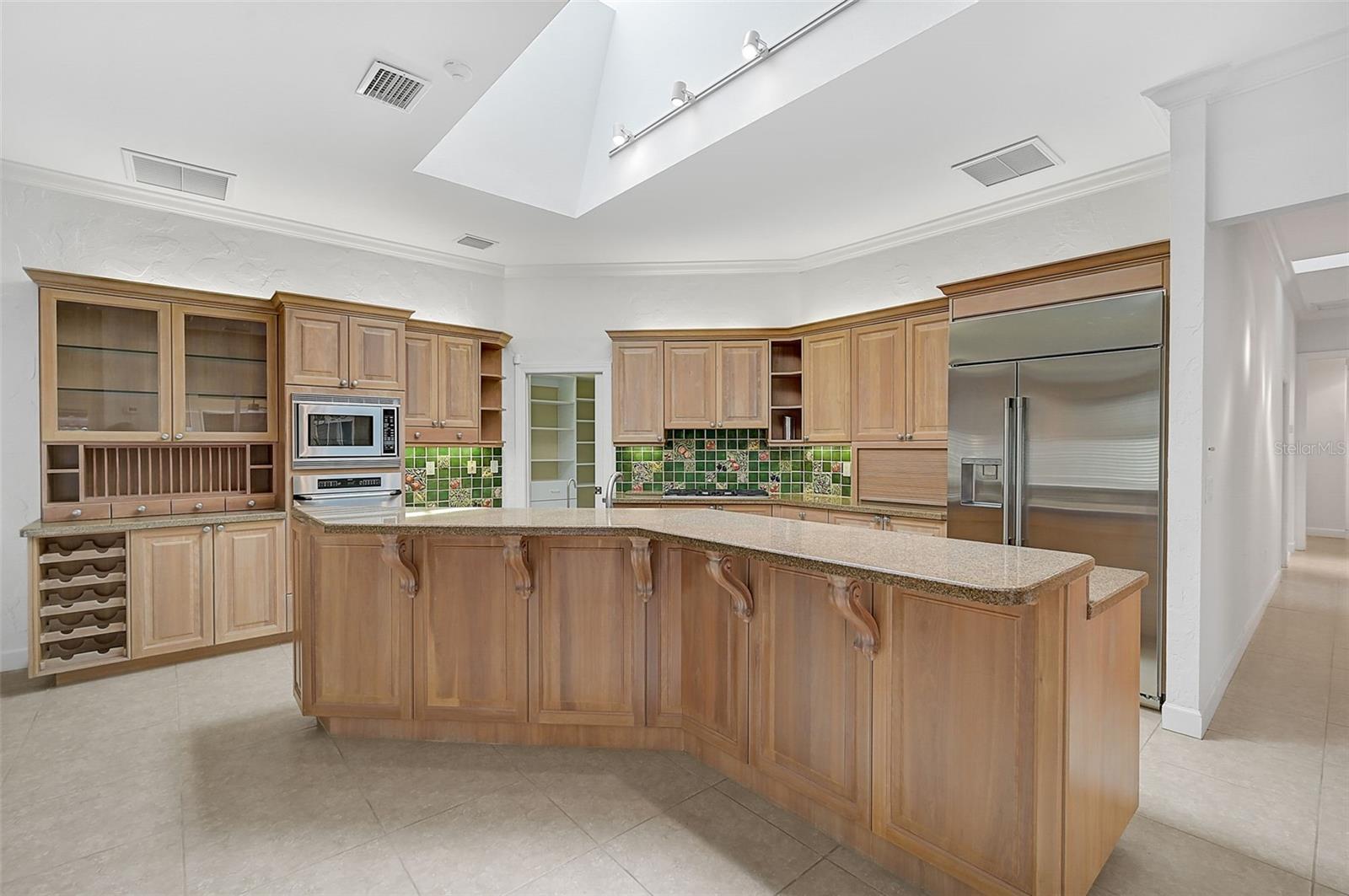 909 MACEWEN DR — photo 12